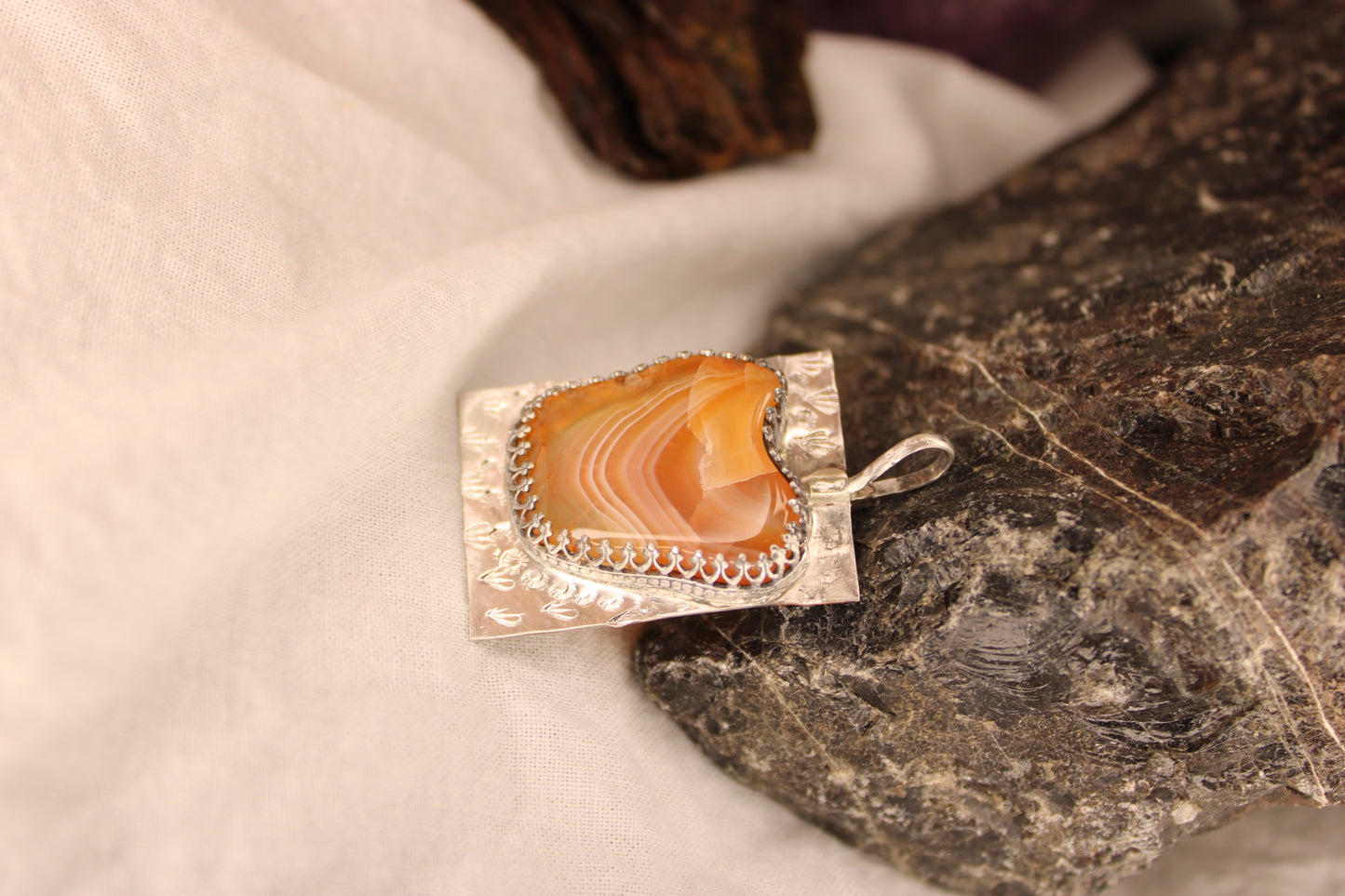 Unusual Distinct Sterling Silver Pendant Jewelry with Orange Lace Agate Stone